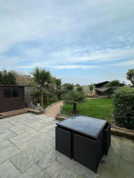 Hillbarn House- 4 Bedrooms, Sleeps Up To 8, Driveway And Garden Worthing Extérieur photo